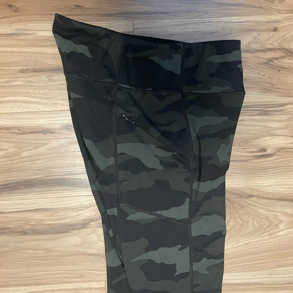 -Athleta 7/8 Contender Powerlift Tight Camo Leggings- - Picture 6 of 10